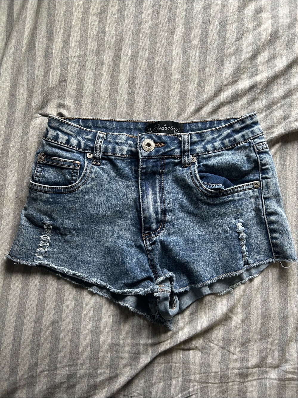 Seductions Women's Blue Frayed Hem Denim Jean Shorts